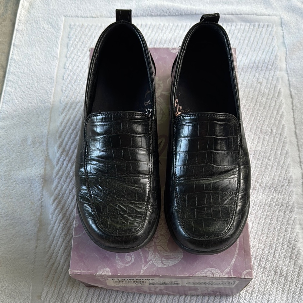 Men's Black Crocodile Pattern Loafers